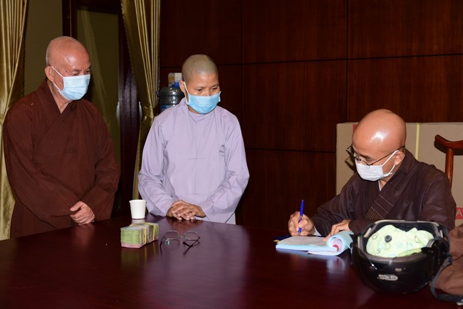 Support to buy Oxygen ventilators for Indians